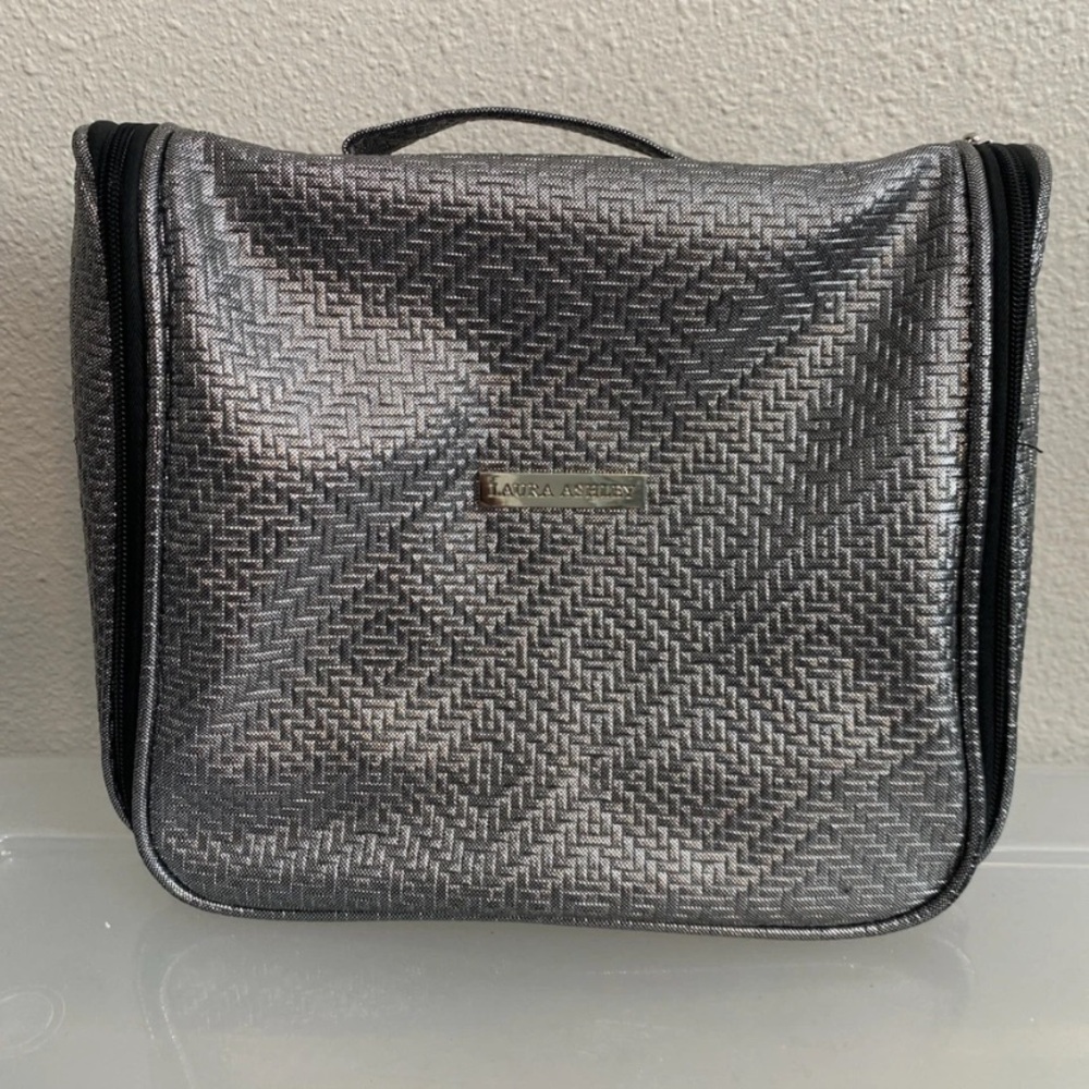 Laura Ashley Weekender bag shower Toiletries Makeup Zip Around Handle Cosmetics